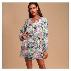 NWT WAYF Loretta White Sequin Floral Long Sleeve Wrap Dress Sz S